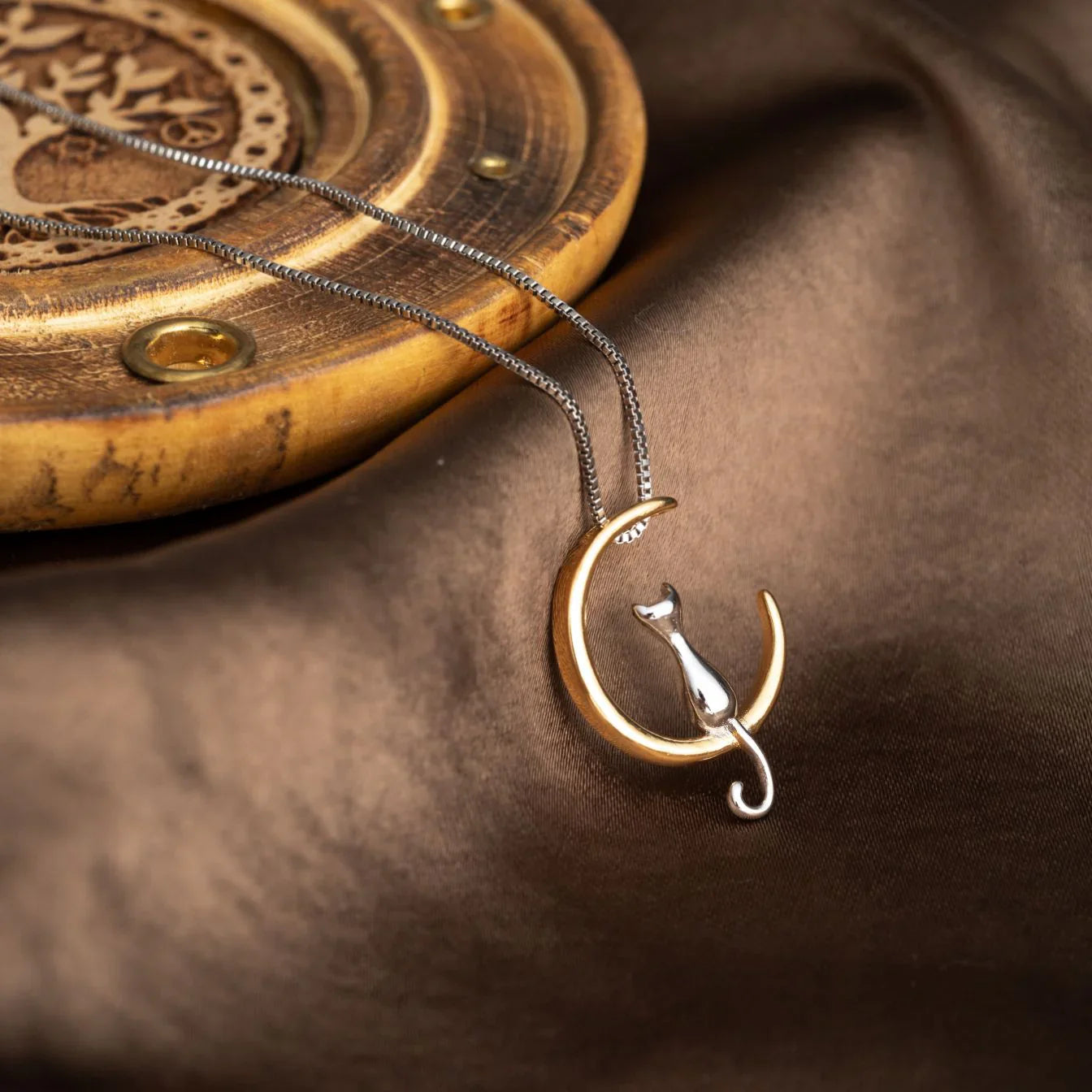 Luna™ | CatMoon Halsband – Fira din kärlek till katter med stil